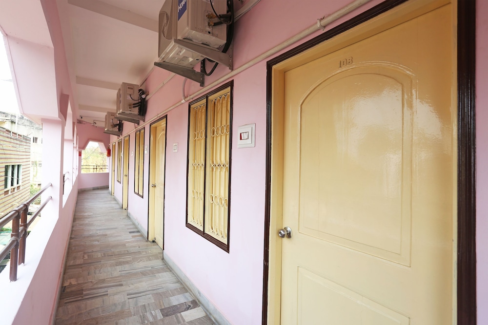 Oyo 26808 Shree Ram Residency 2/32