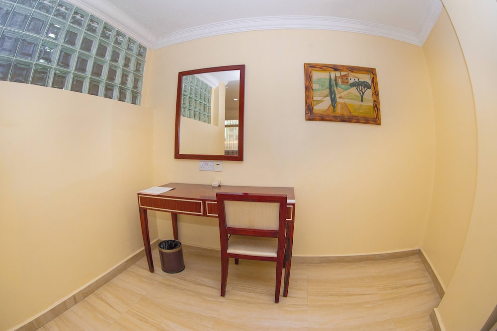 Tiffany Diamond Hotel Indira Gandhi Street 56/71