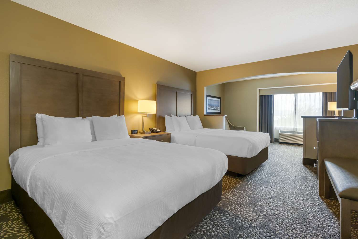 Suite, 2 Queen Beds, River View, Sofa