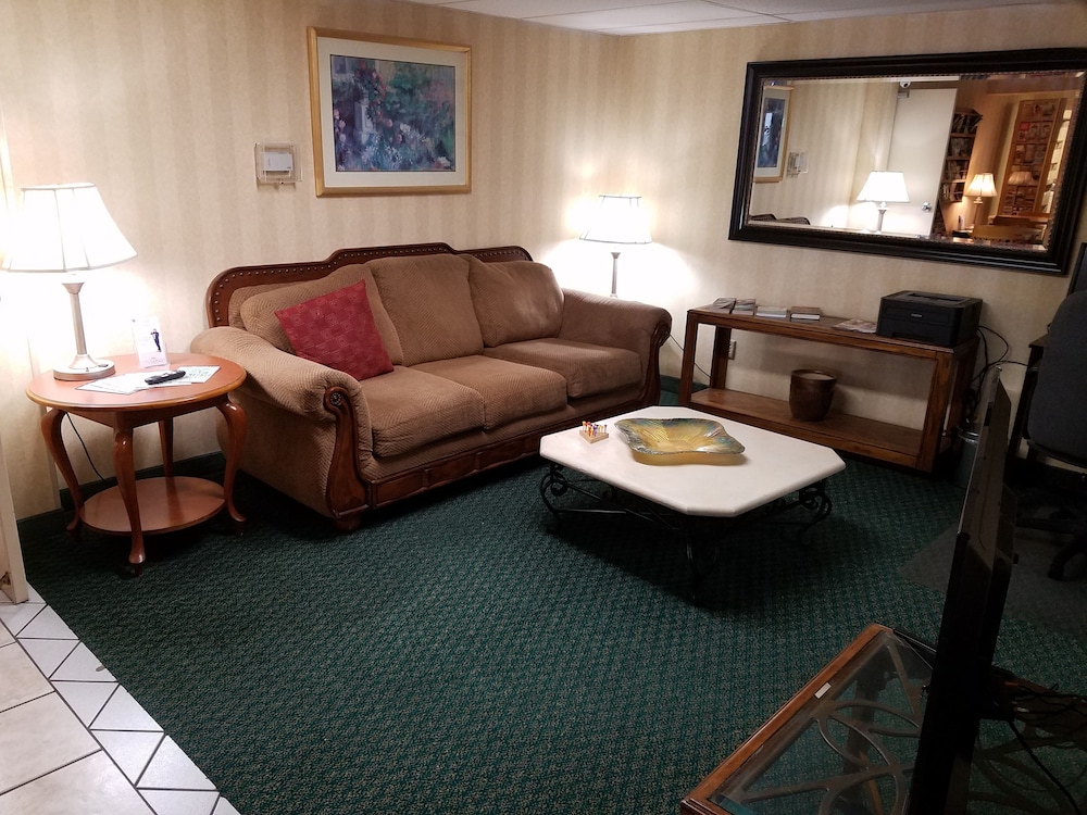 Super 8 By Wyndham Bentonville 39/59