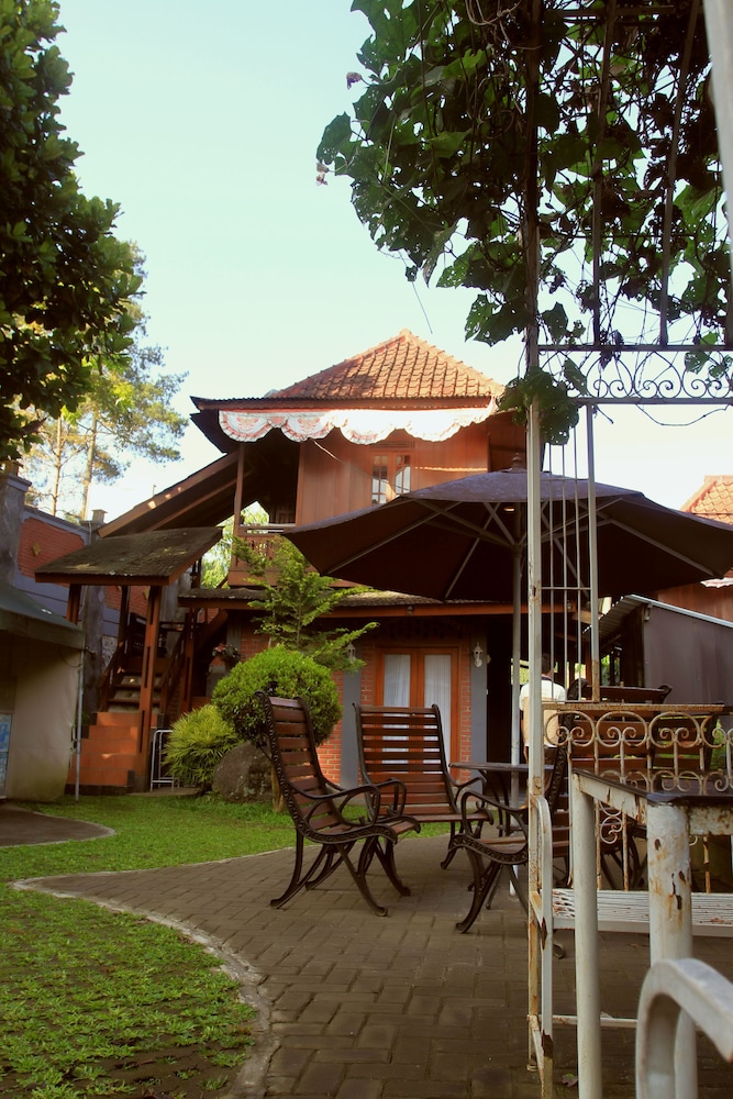 Bantal Guling Villa Bandung 65/69
