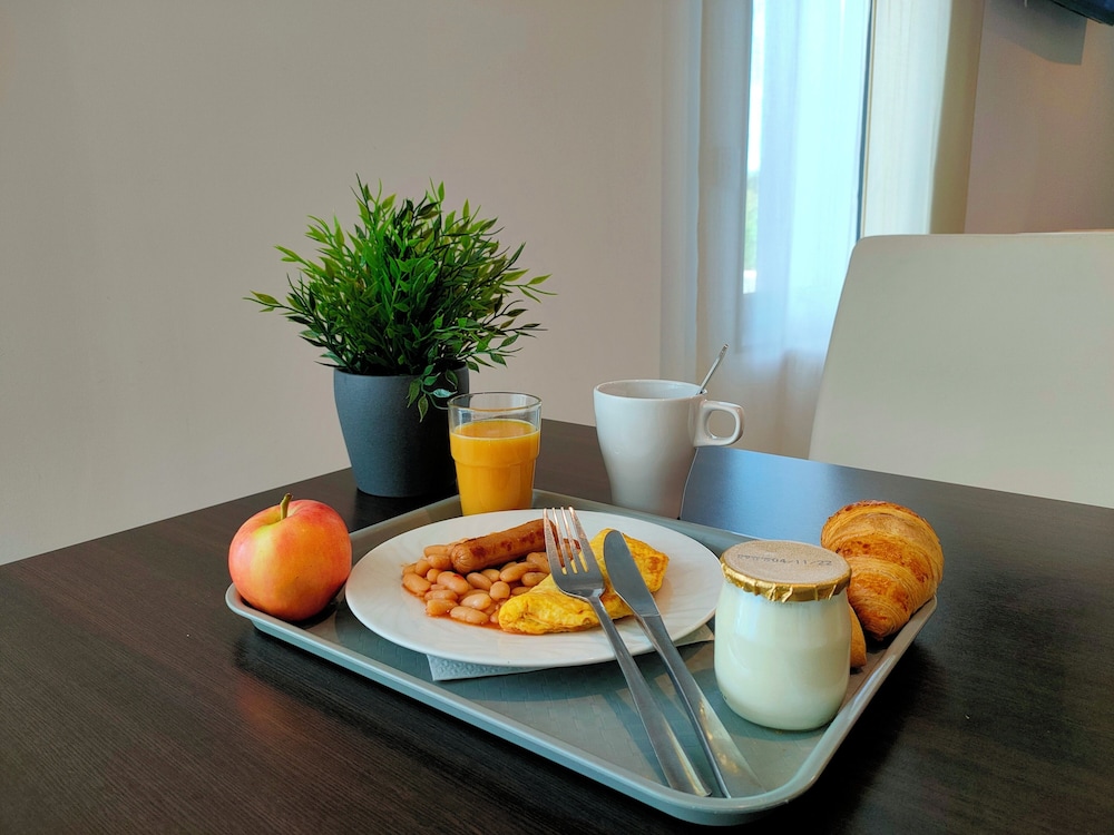 HOTEL KYRIAD SAINT CHELY D'APCHER - AIRE DE LA LOZERE 30/42