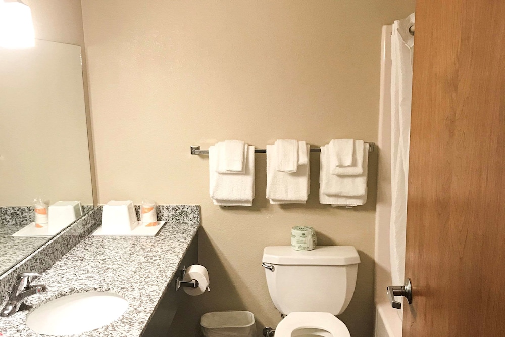 Econo Lodge Mifflintown 19/29