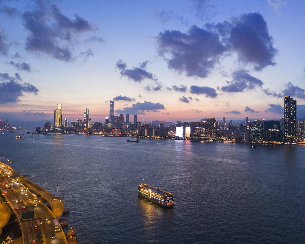 Hyatt Centric Victoria Harbour 59/70
