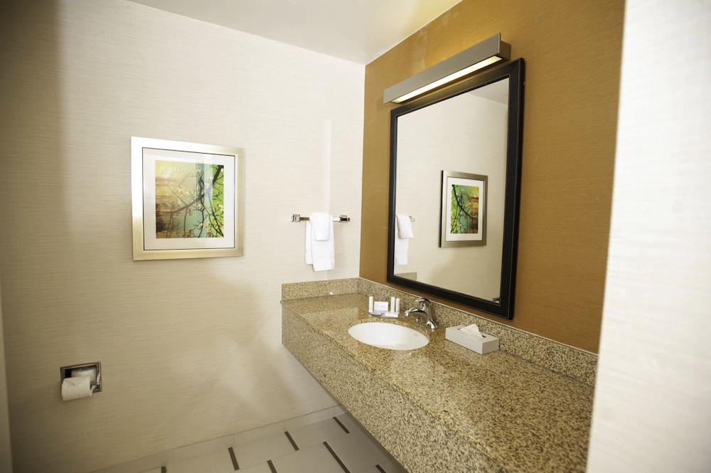 Fairfield Inn Suites Nashville Smyrna 50/50