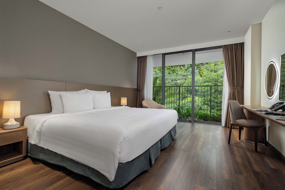 Mountain, Central, Deluxe, King Bed