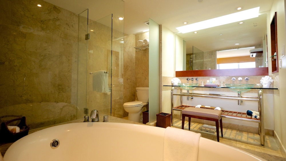 Crowne Plaza Resort Guam 45/95