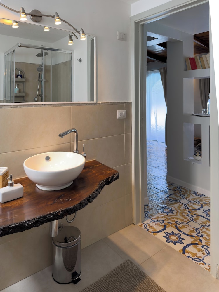 Room, Double Bed, Pool View, La Villa 10/10