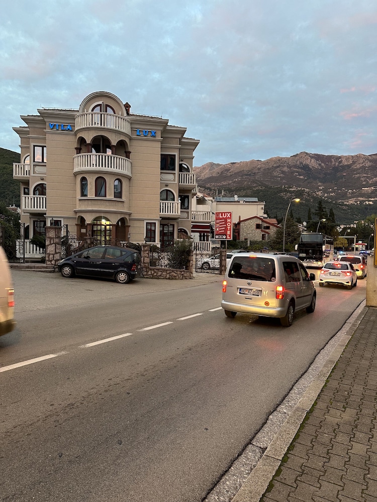 VILA LUX HOTEL 59/70