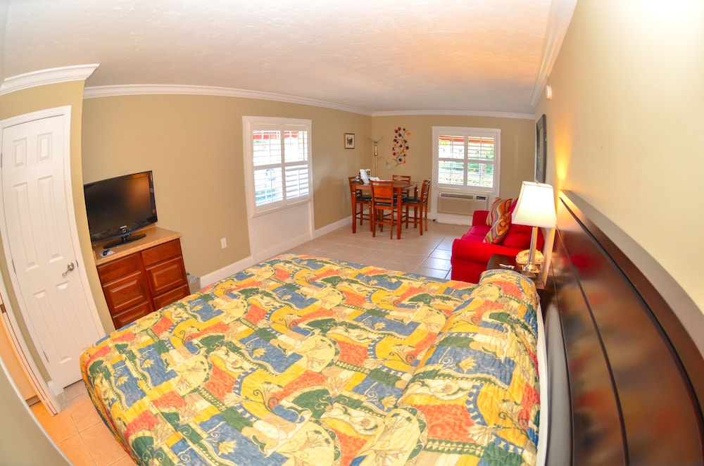 Gulfcoast Inn Naples 36/42