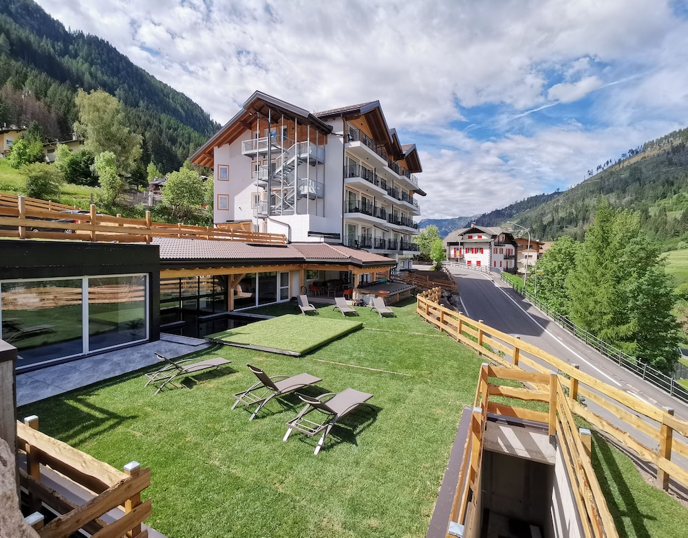 Hotel Monti Pallidi 32/37