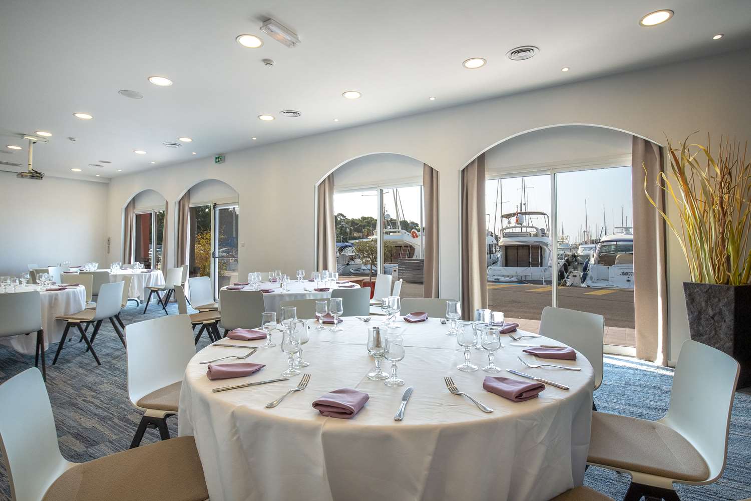 restaurant cafeteria