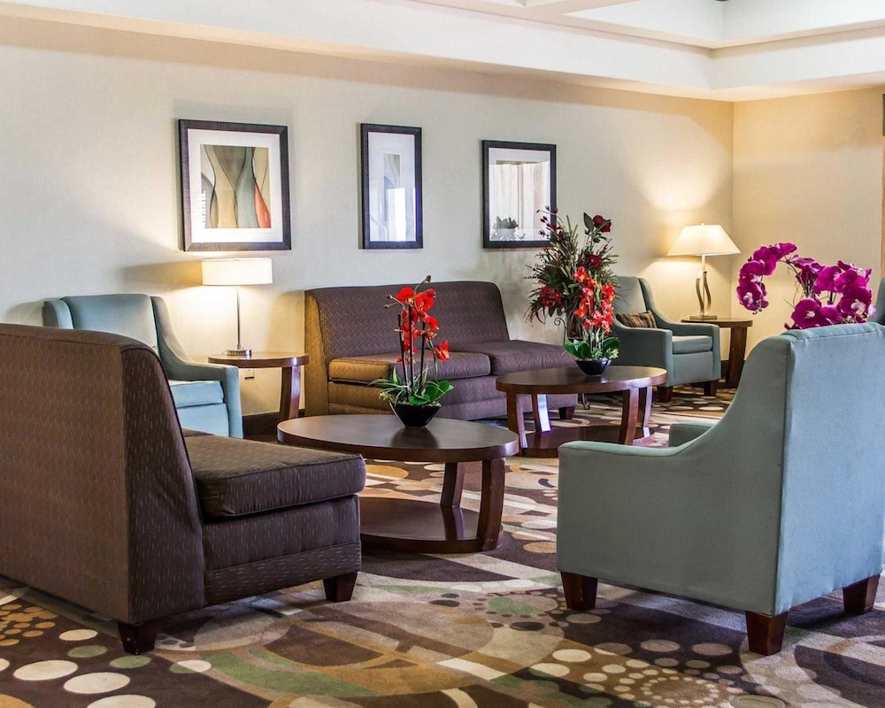 Comfort Inn and Suites Perry I-35 24/36