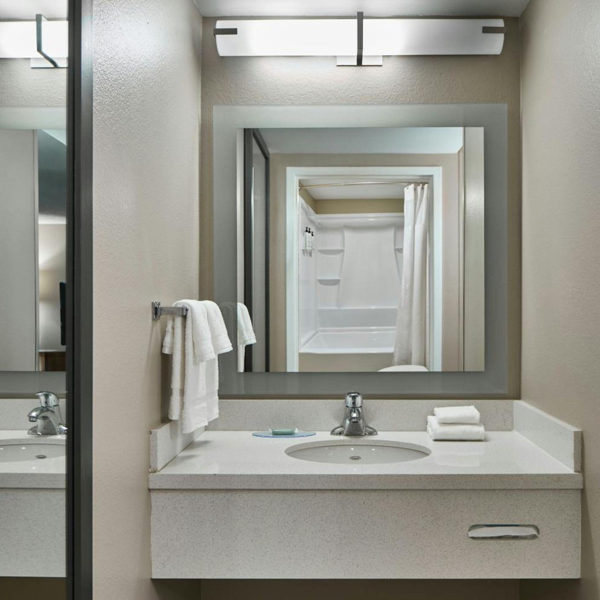 جناح بسرير كينج مع سرير سحّاب إضافي مع أريكة، SpringHill Suites by Marriott Atlanta Alpharetta 4/4