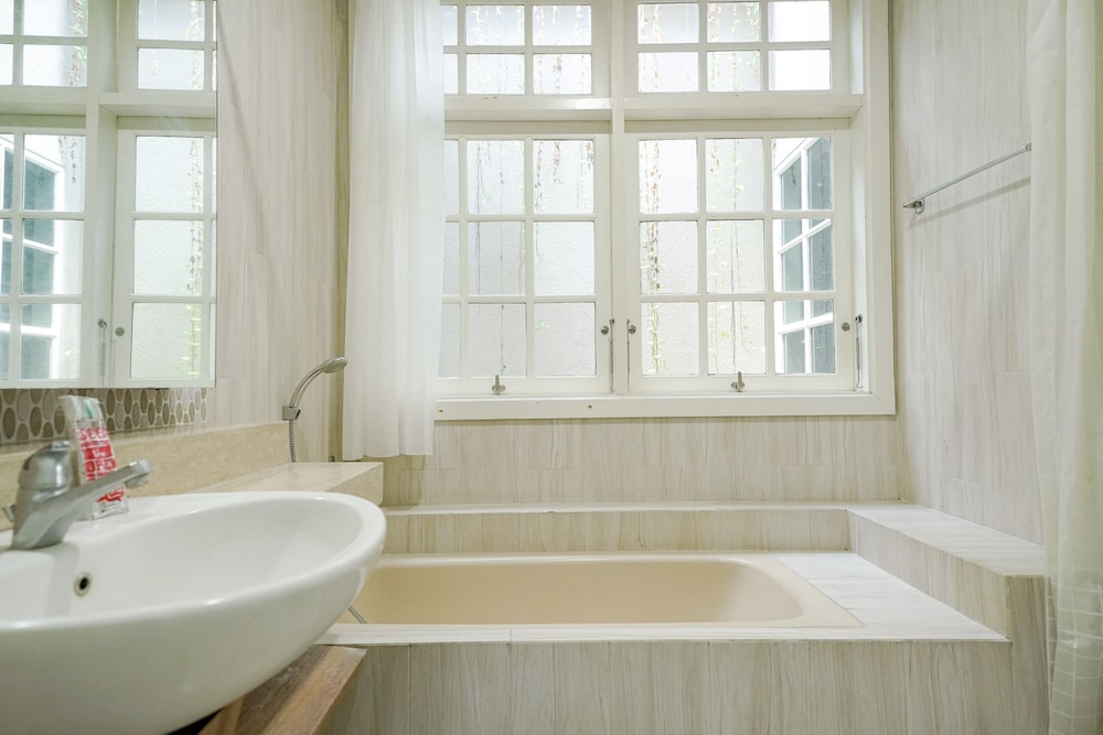 Reddoorz Premium Near Rs Pondok Indah 43/46