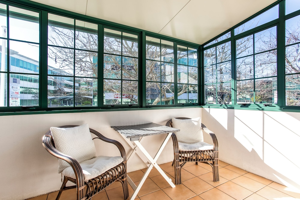 Greenlane Manor Motel 50/57