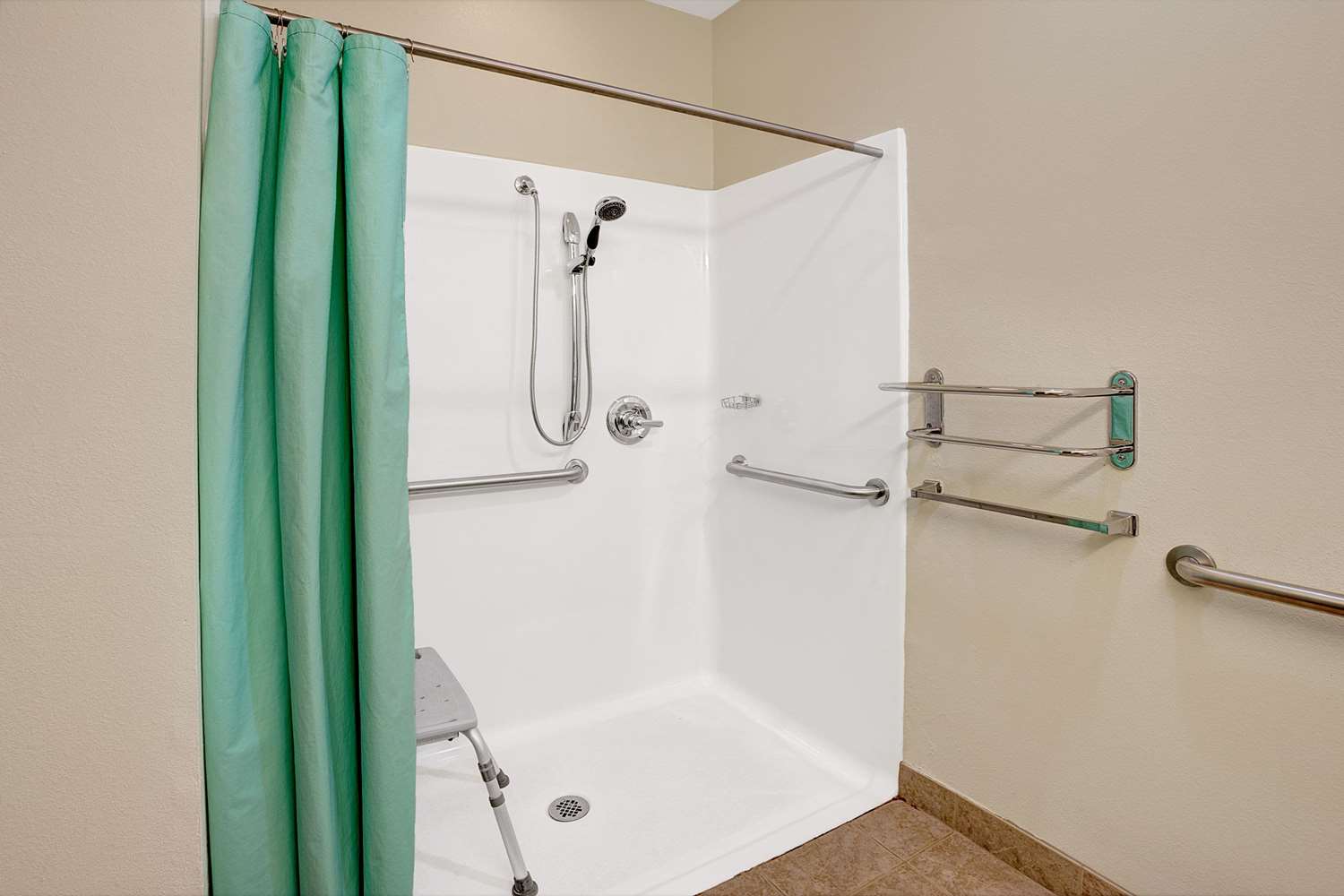 Microtel Inn & Suites by Wyndham Indianapolis Airport 35/36