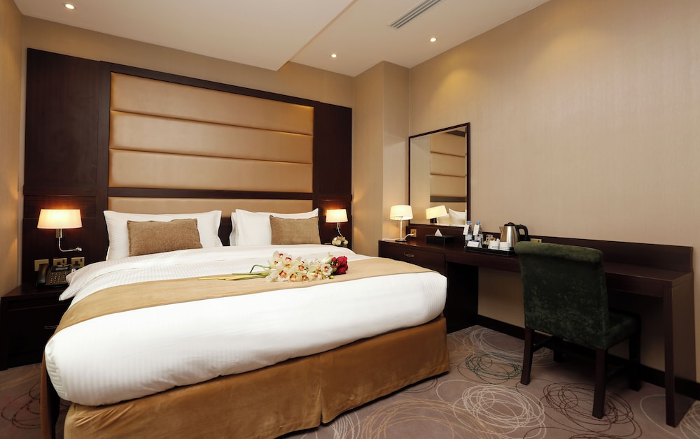 JUNIOR SUITE, KING BED