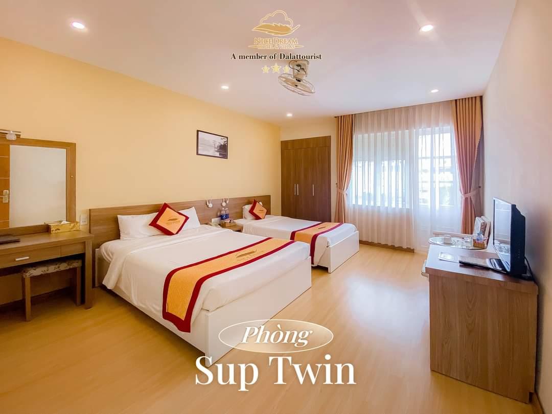 Super, Twin Beds