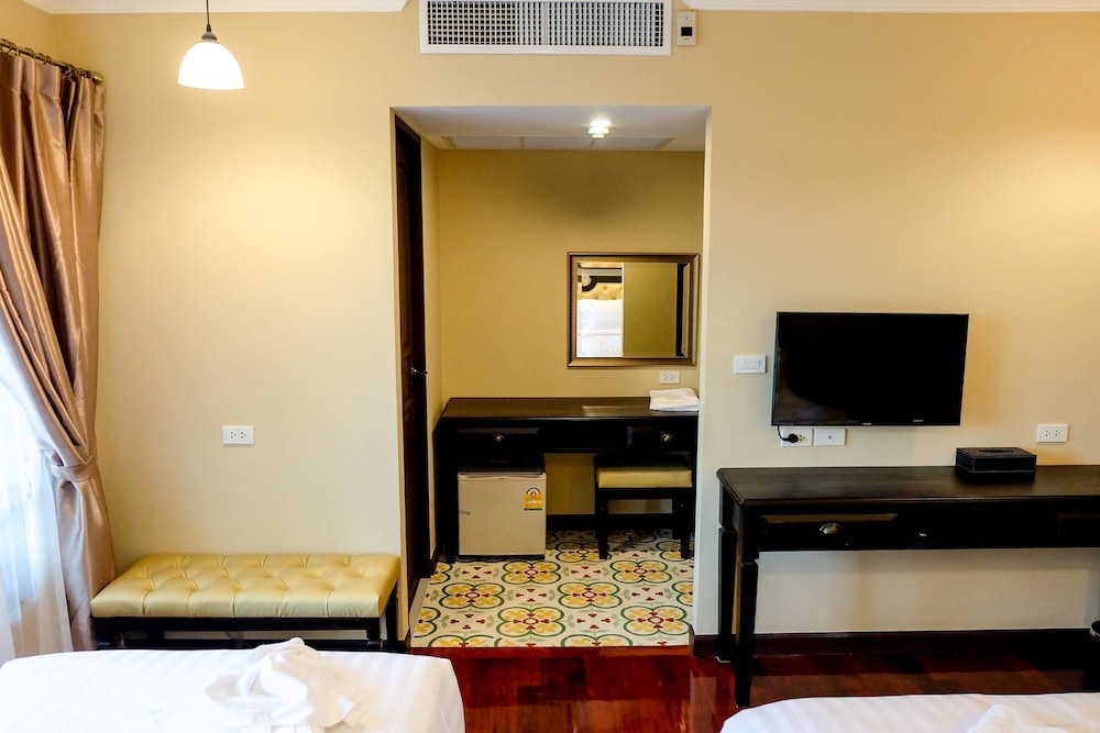 Siri Heritage Bangkok Hotel 35/71