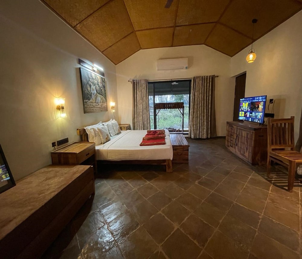 Tathastu Bandhavgarh 25/65