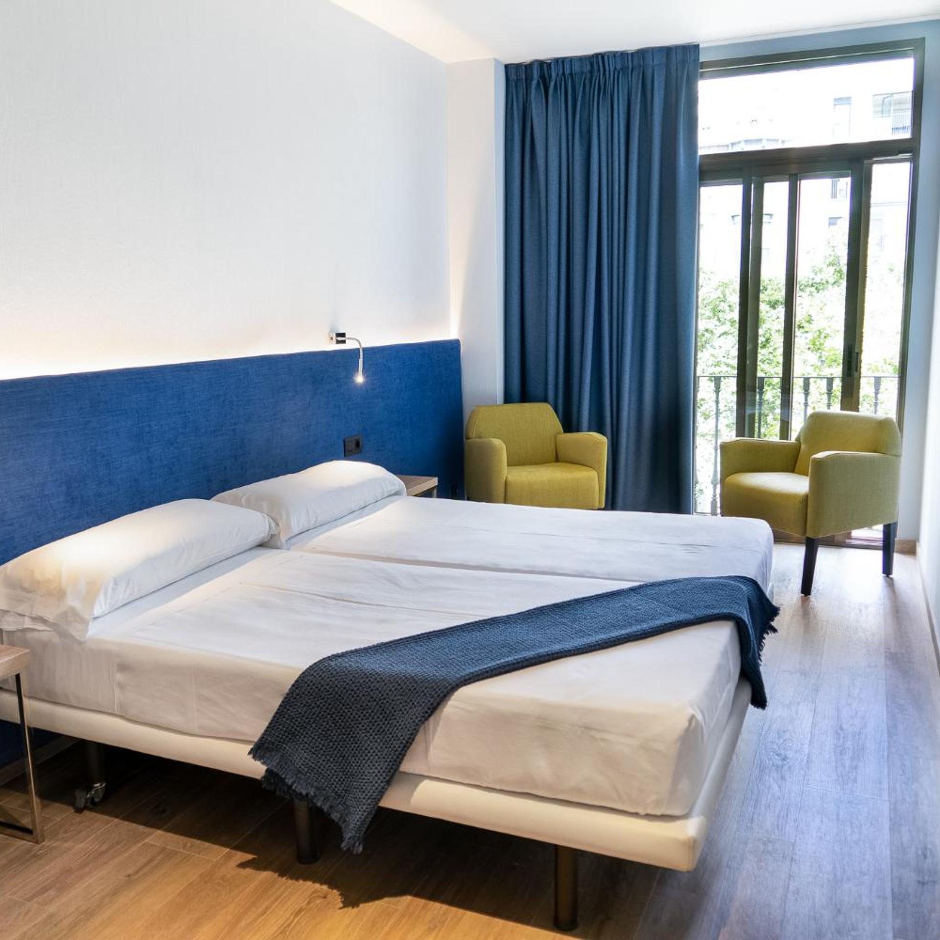 ROOM, TRIPLE