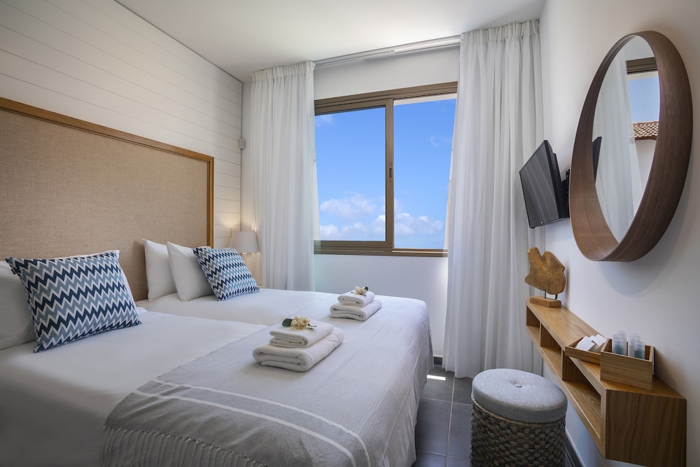 Chris Le Mare Luxury Villa 10/37