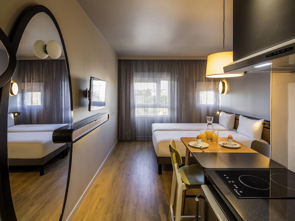 Studio, Twin Beds