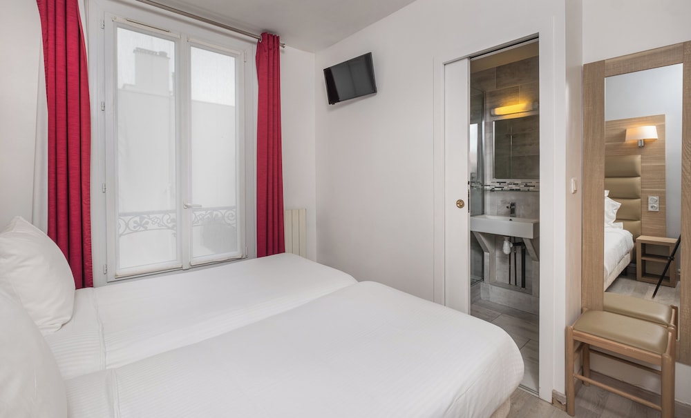 ROOM, TWIN BEDS