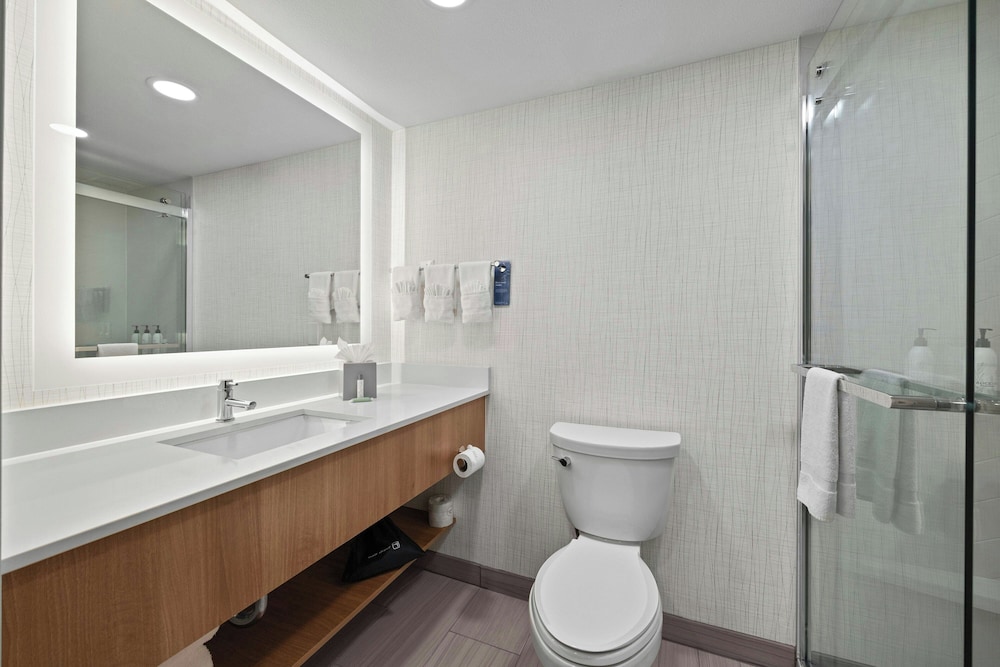 Fairfield Inn Suites By Marriott Oakland Hayward 44/48