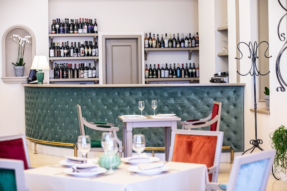GRAND HOTEL TRAIAN 25/34