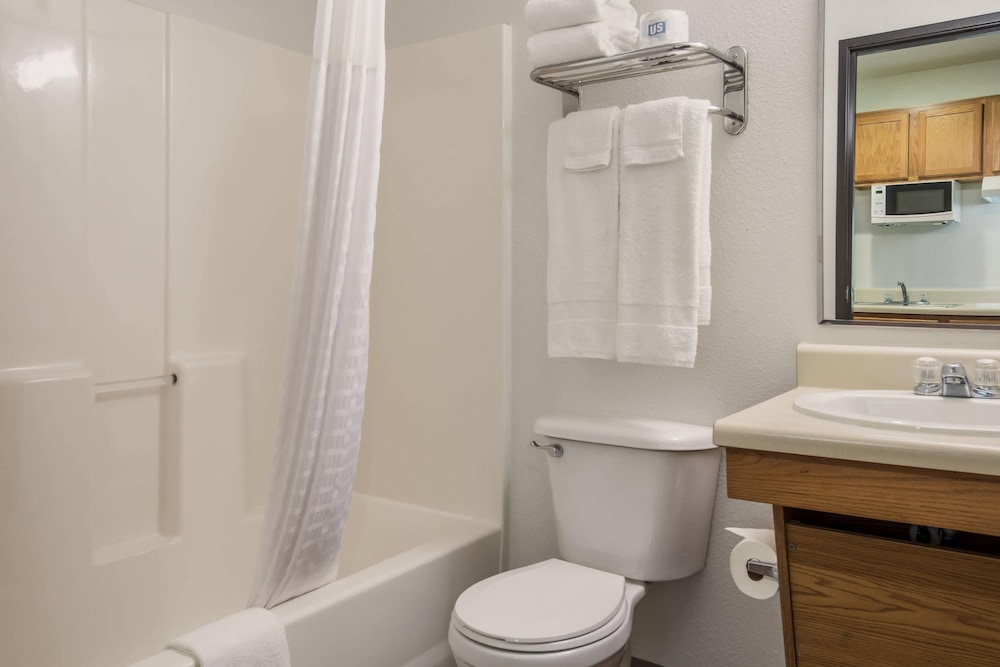 WoodSpring Suites Houston La Porte 30/33