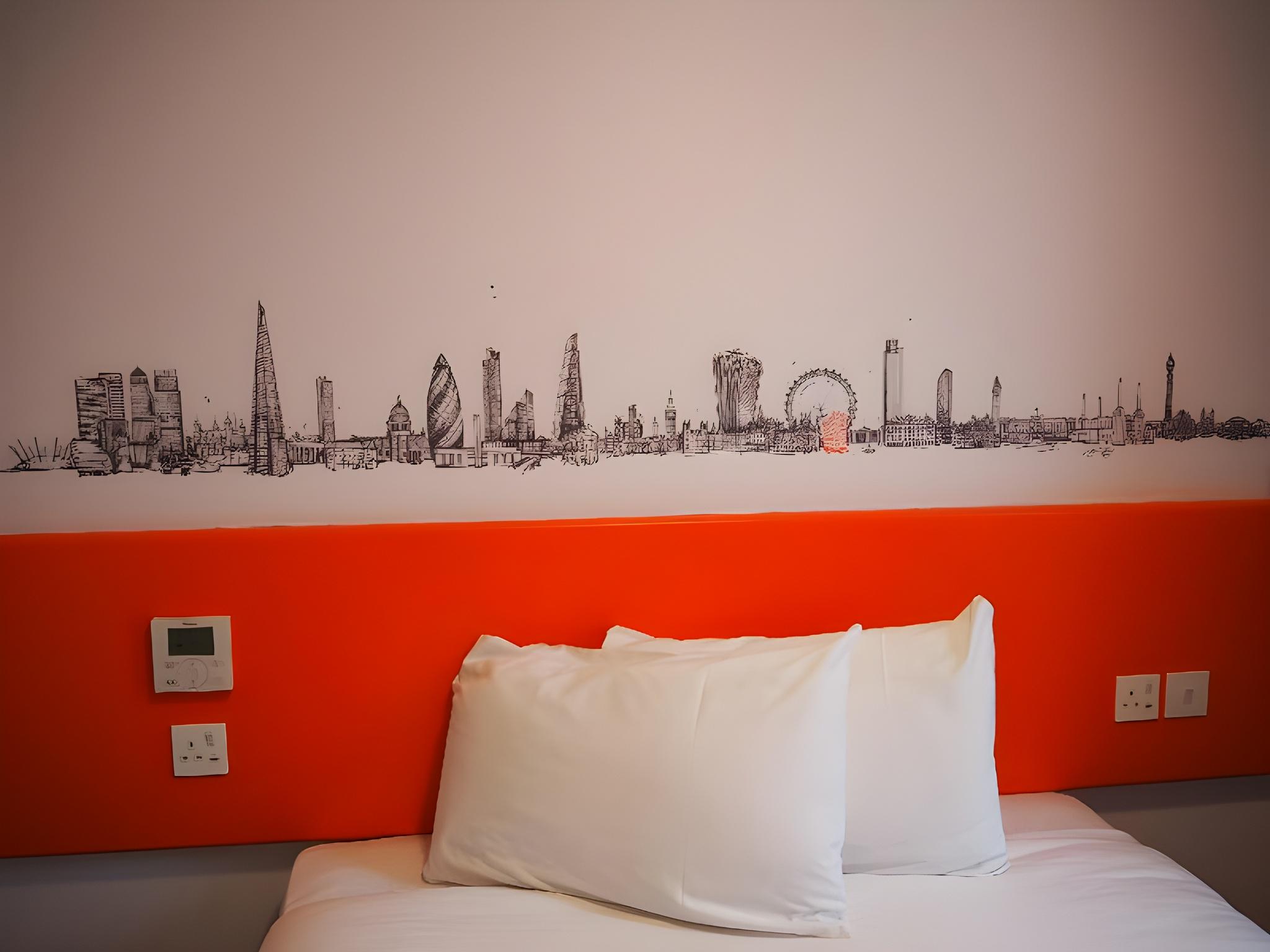 Room, 2 Double Beds, No Window
