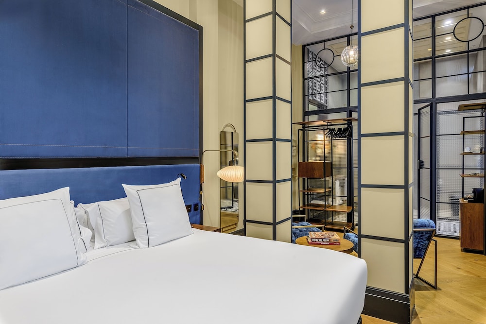 DELUXE, DOUBLE BED