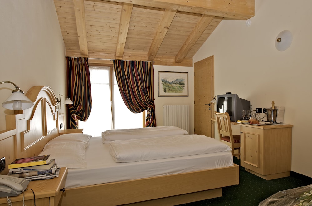 Hotel Touring 13/77
