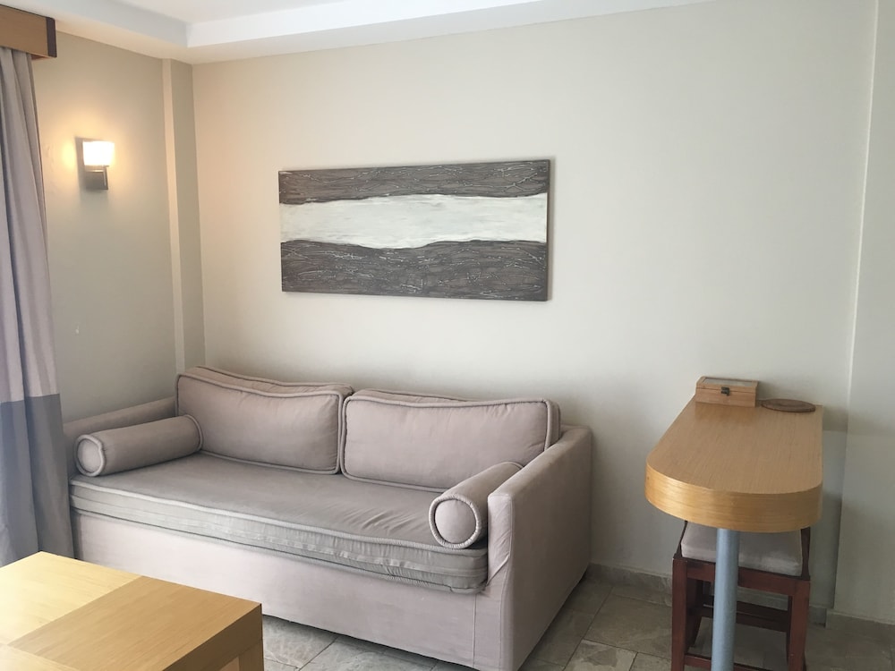 Villanaz Apart Hotel 6/22