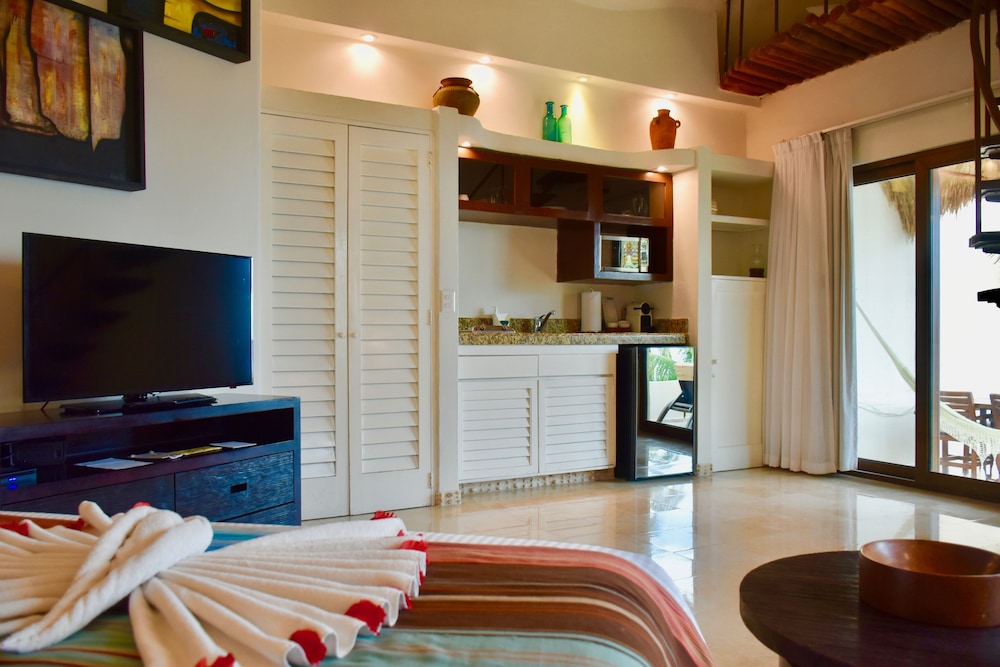 Playa Palms Hotel 40/69