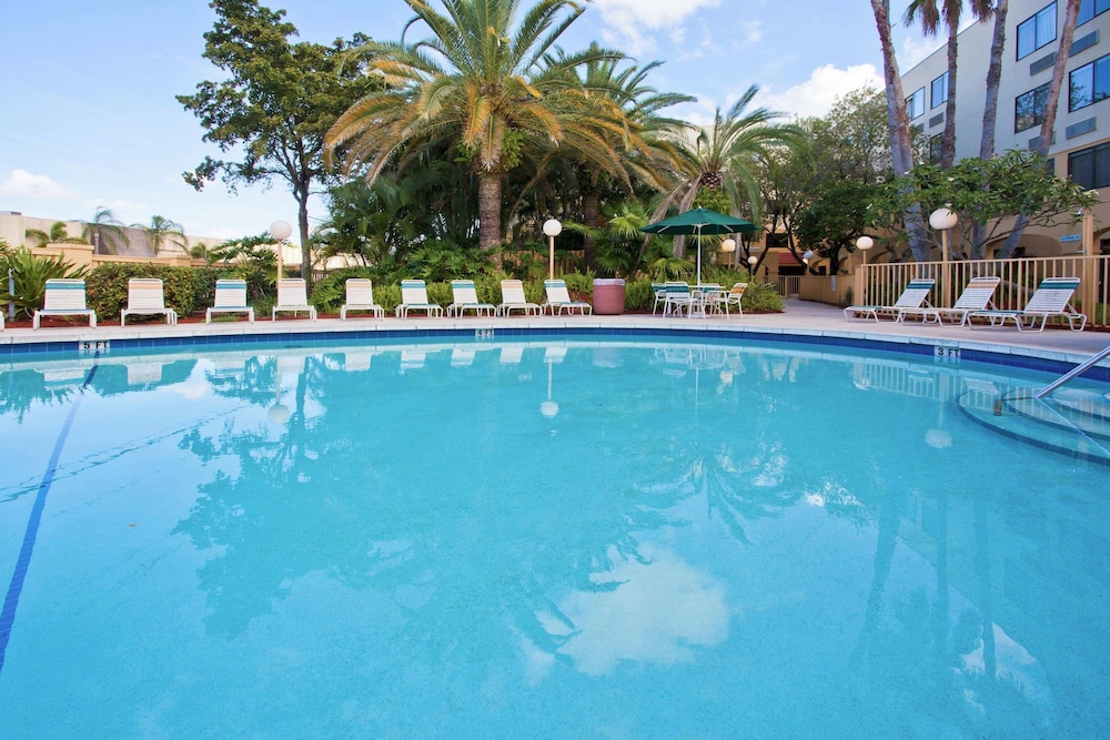 La Quinta Inn & Suites by Wyndham Ft Lauderdale Cypress Cr in FORT LAUDERDALE - FL