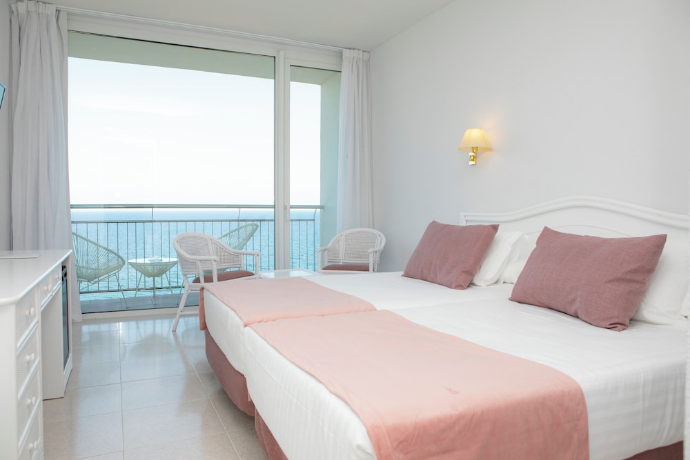 Classic, Family, Queen Bed, Sea View, Balcony