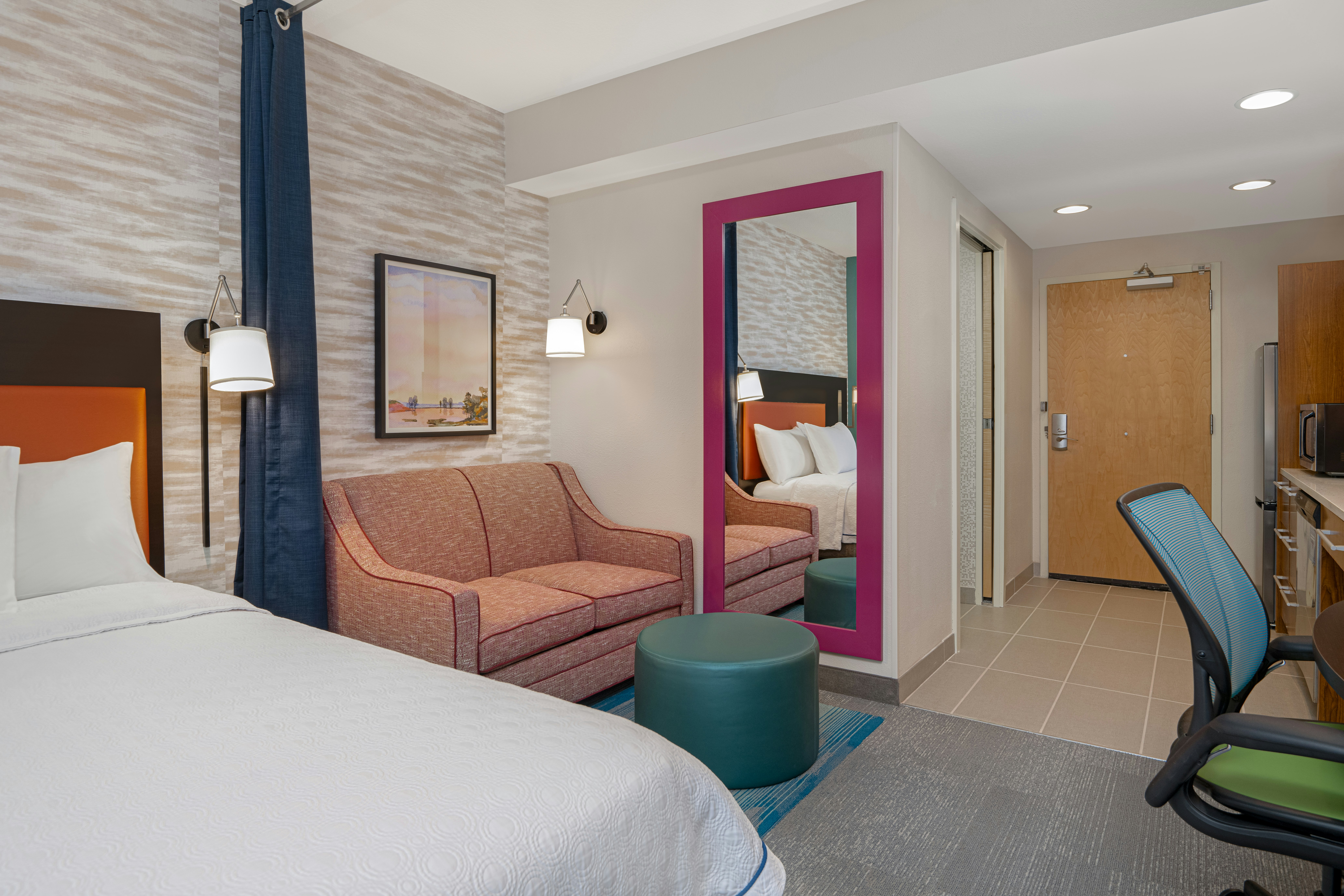 ROOM, QUEEN BED