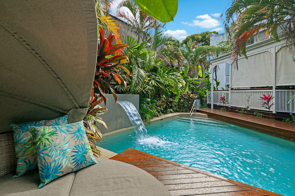 Mantra on the Inlet Port Douglas 20/50