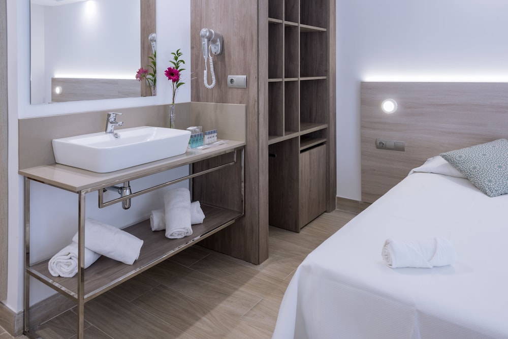 Family, Quadruple, 4 Beds, Balcony, 4R Salou Park Resort II 6/7