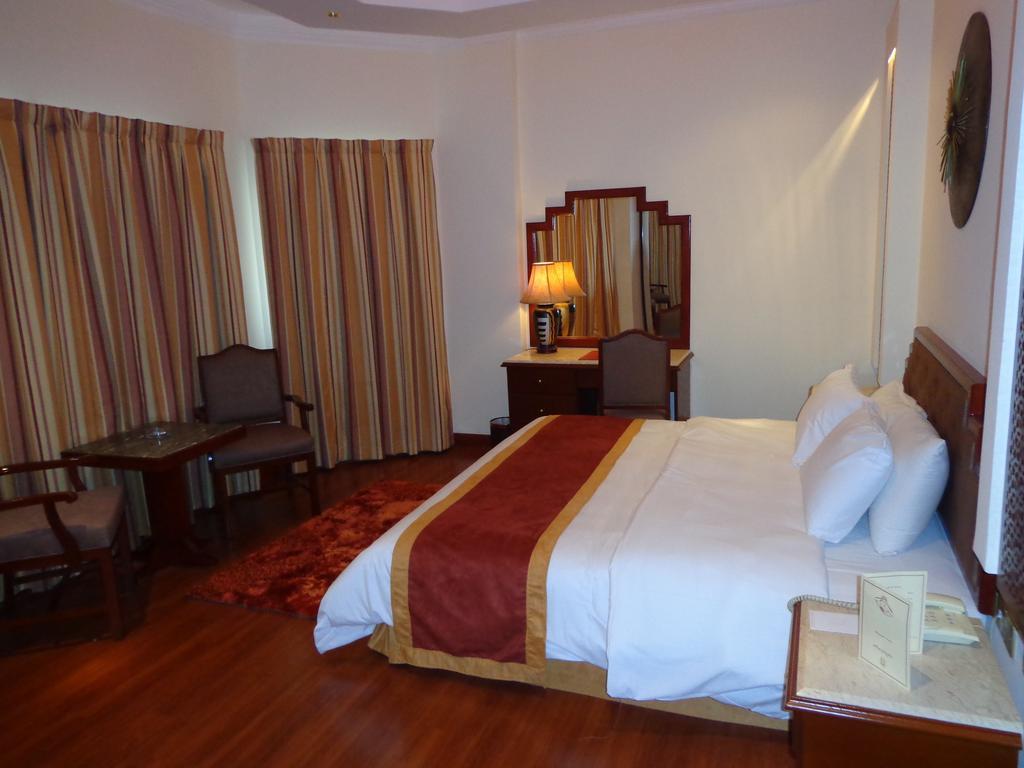 Bahrain Carlton Hotel 8/20
