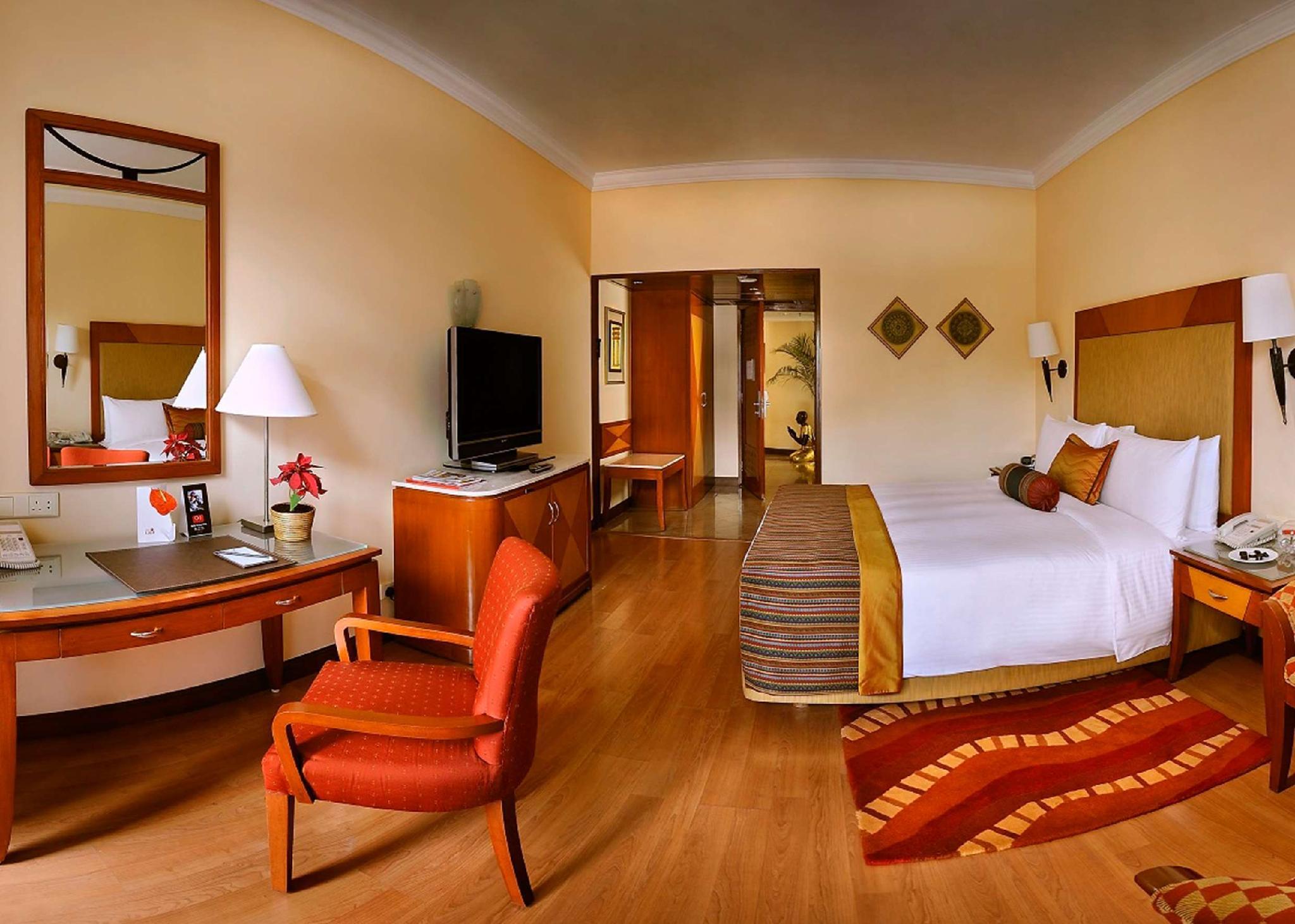 EXECUTIVE, SUITE