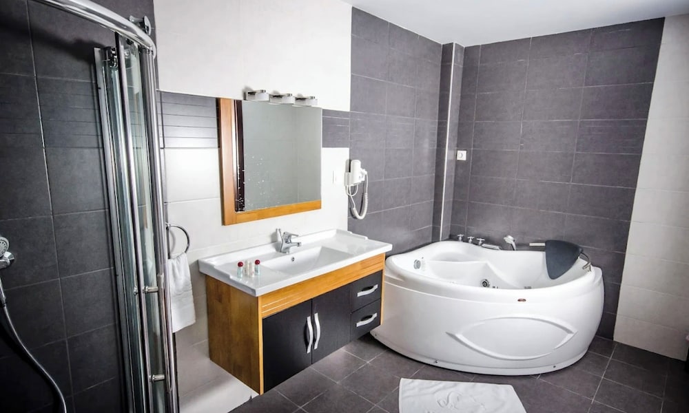 El Bey Hotel 46/50