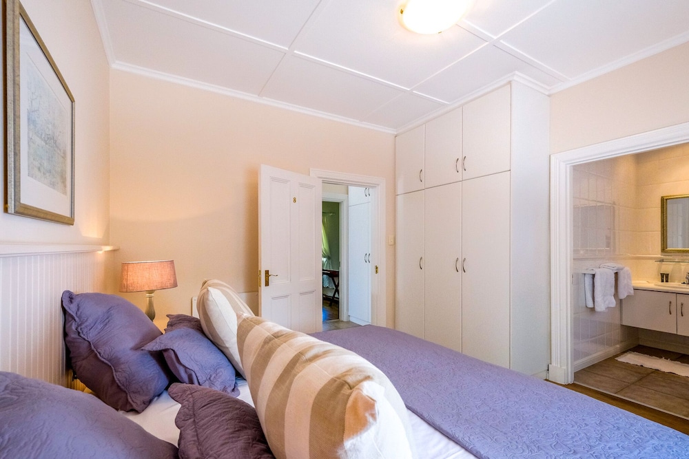 No. 10 Caledon Street Guest House 10/76