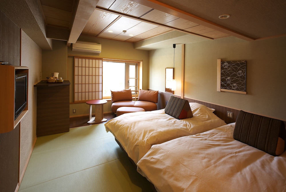 Hotel Tembo 8/50