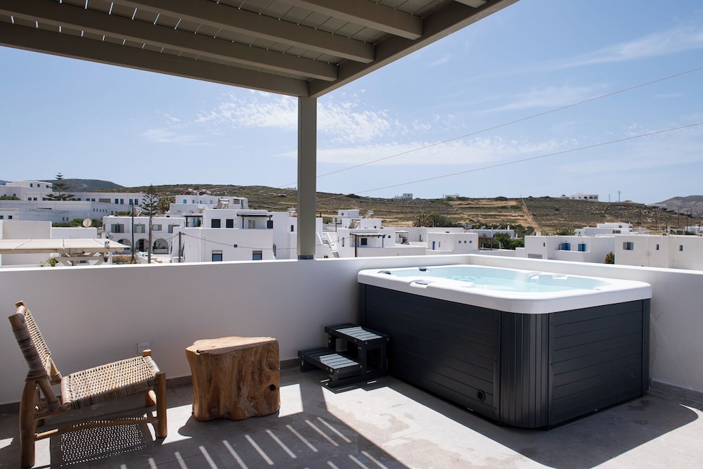 Mazee New Age Hotel 32/57