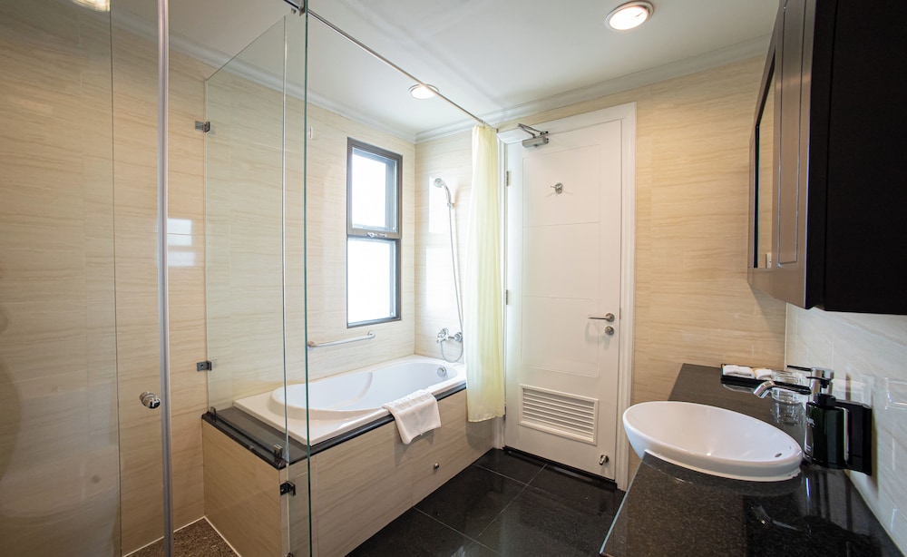Mayfair Suites - Wmc Tower 64/70