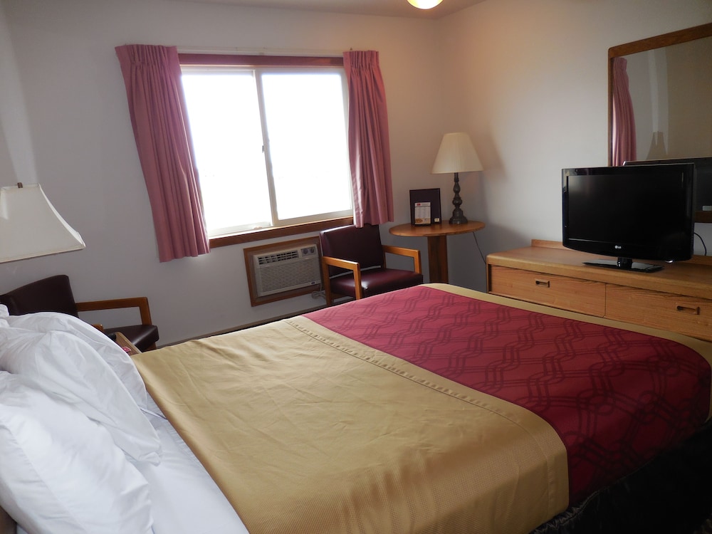 Travelodge by Wyndham Escanaba 8/46
